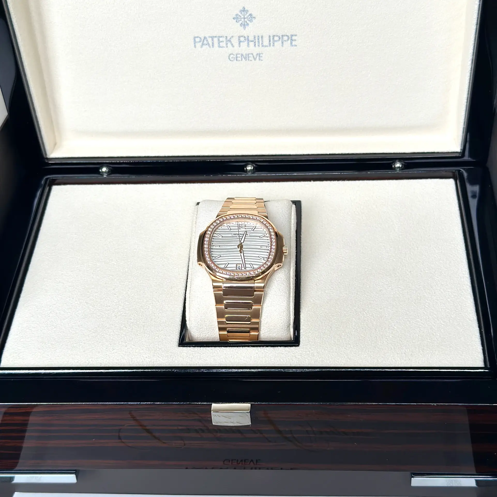 PATEK PHILIPPE NAUTILUS 7118-1200R Silvery 3