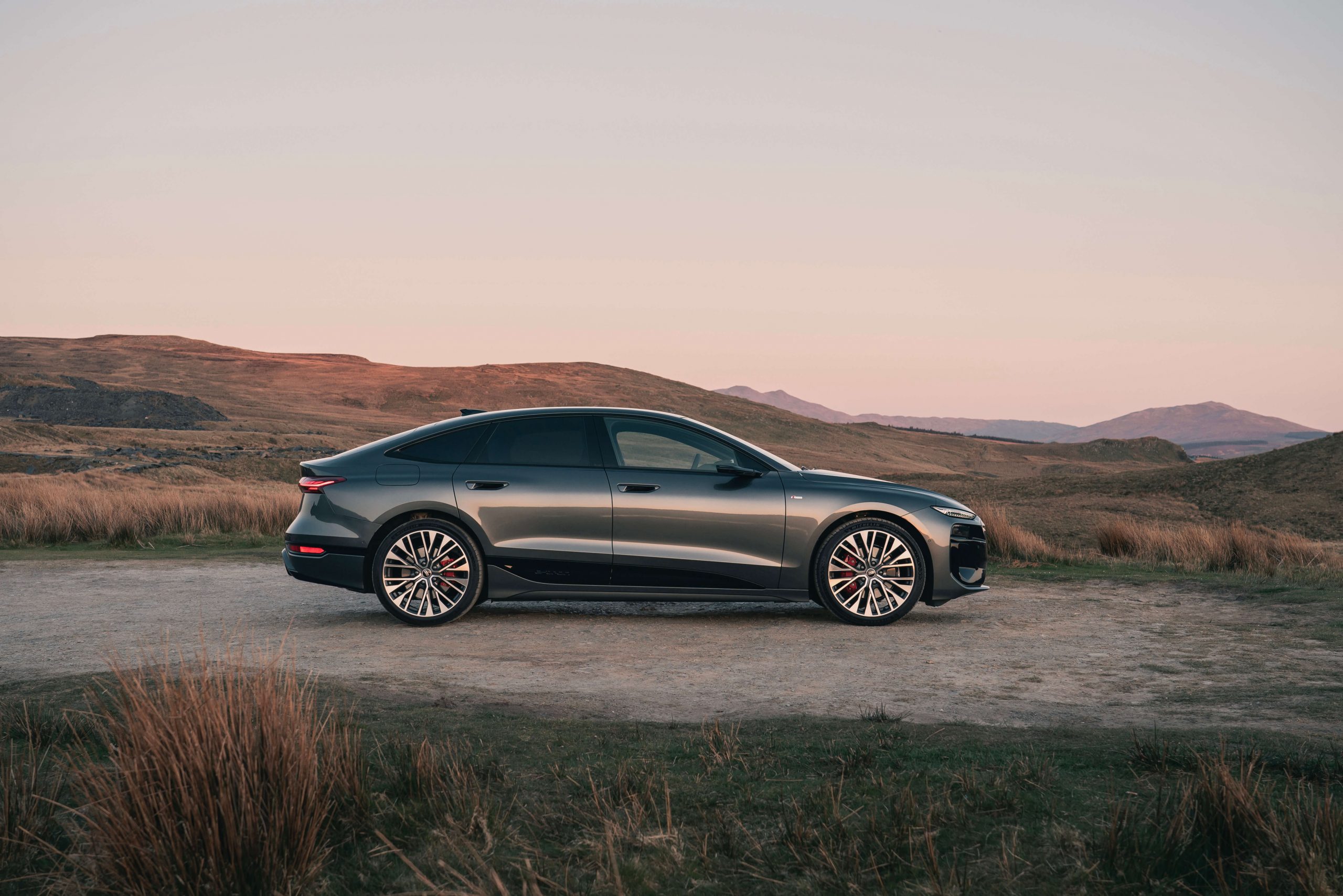 Original-40404-0030-audi-a6-sportback-e-tron-luc-lacey